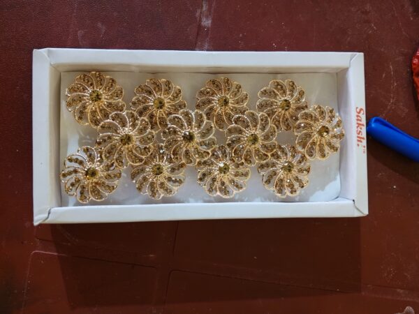 Gold floral finger ring with sparkling crystal stones arranged in an elegant rosette design